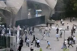 چه کسی دستور برخورد با دانشجویان را صادر کرد؟