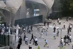 چه کسی دستور برخورد با دانشجویان را صادر کرد؟