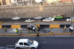 سقوط سواری ساندرو از بالای پل نیکنام به داخل خط ویژه بزرگراه امام علی