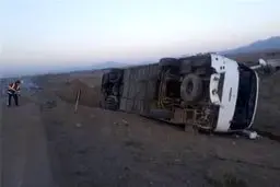 واژگونی اتوبوس در دامغان با ۳۳ مصدوم