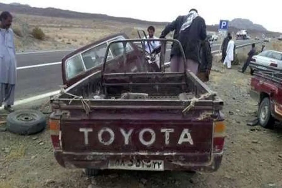 حادثه واژگونی تویوتا با ۵ فوتی در محور خاش - سراوان