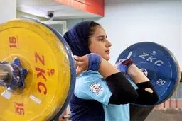 نقره وزنه‌برداری جهان به یکتا جمالی رسید