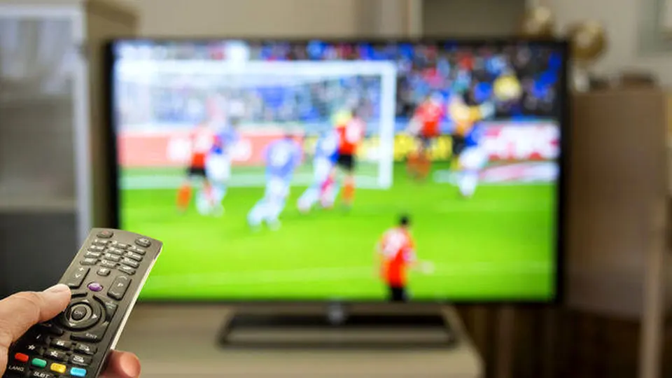پخش 4 مسابقه فوتبال به صورت زنده از شبکه‌های سه و ورزش