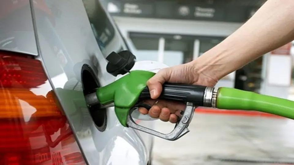 افزایش قیمت بنزین به ۱۴ هزار تومان تکذیب شد