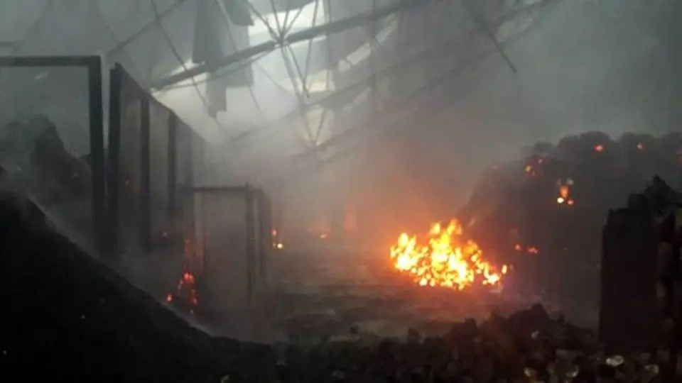 وقوع آتش سوزی در یک مرکز درمانی در خیابان انقلاب