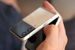 گوشی گلکسی Z Flip۳ سامسونگ به روزرسانی امنیتی دریافت کرد