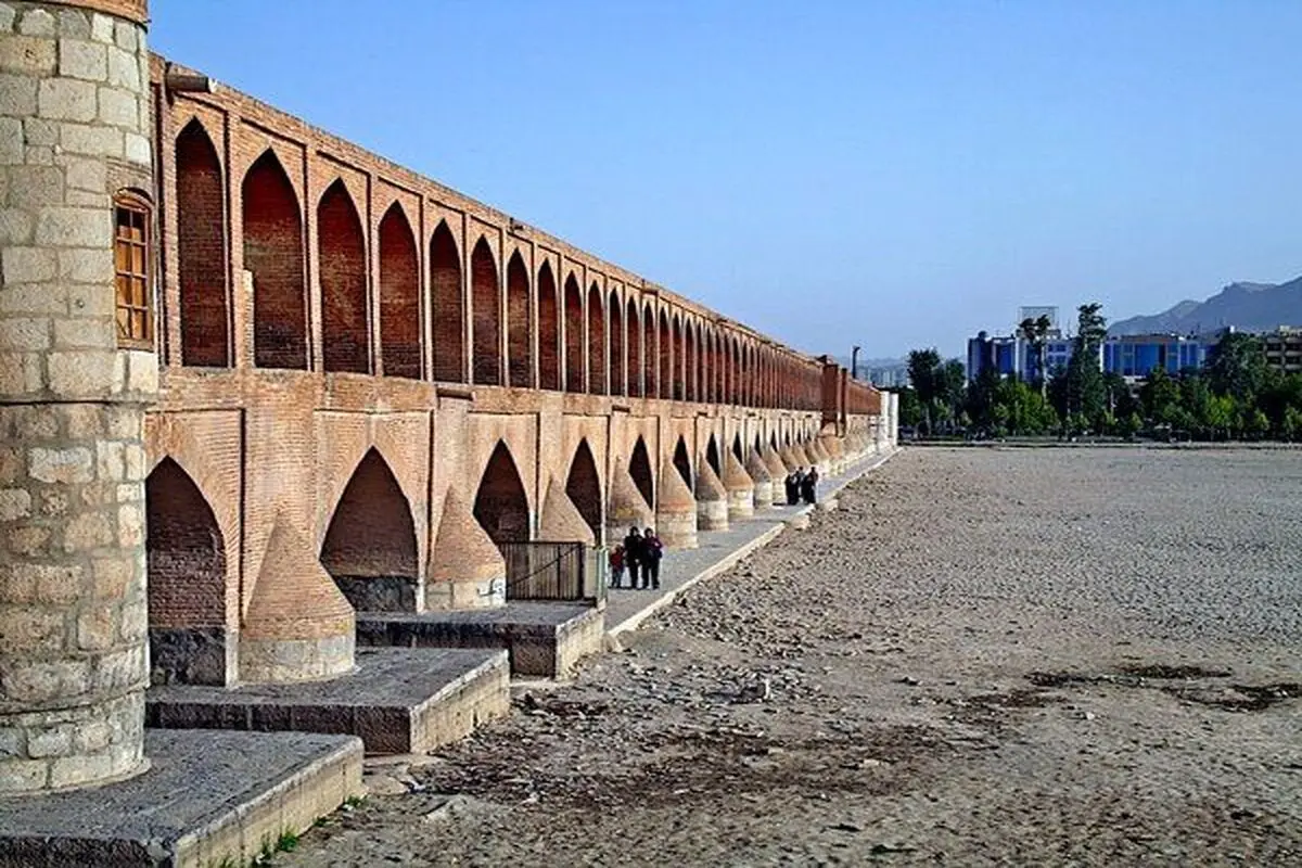 مشکلات شهری اصفهان به احیای زاینده‌رود گره خورده است