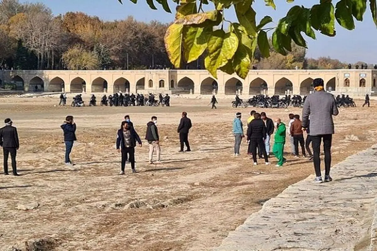 آب، بازیچه دست سیاست