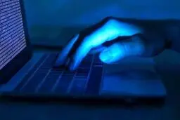 کلاهبرداری اینترنتی با روبات همسریاب