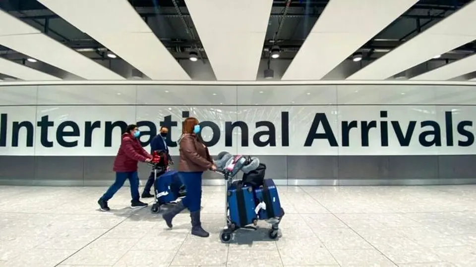 افزایش محدودیت‌ها برای سفر به بریتانیا با شیوع «اُمیکرون»