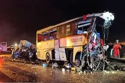 تصادف دلخراش اتوبوس دهدشت -تهران با 8 کشته و 16 زخمی