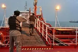 تناقض روایت‌ها از حادثه نفت‌کش