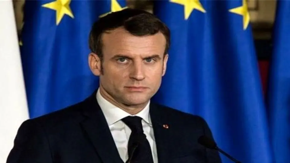 ماکرون به سمت تغییر رنگ پرچم فرانسه