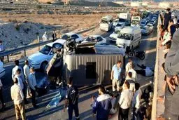 واژگونی مینی‌بوس حامل کارگران با ۸ مصدوم و یک فوتی
