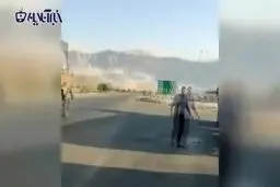 لرزش تریلی‌ها در جاده در حین زلزله ۶/۴ ریشتری بندرعباس