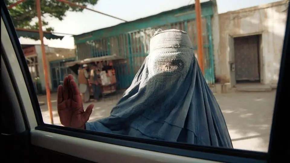 طالبان زنان را از رفتن به سفر بدون همراه مرد منع کرد