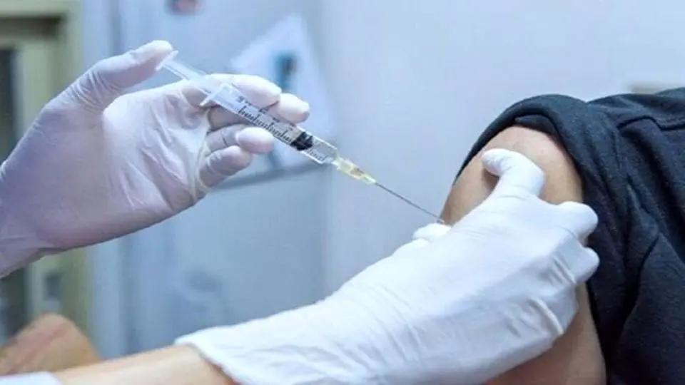 5 مرحله مجازات برای کارمندانی که واکسن نمی‌زنند