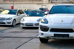 چه کسانی می‌توانند از بورس، خودرو خارجی بخرند؟