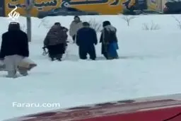 طالبان یک زوج را در حال برف بازی بازداشت کرد