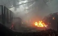 وقوع آتش سوزی در بازار ناصرخسرو / ۱۵ باب مغازه درگیر حریق شدند
