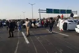 واژگونی کشنده حامل خودروهای صفر کیلومتر در بزرگراه آزادگان
