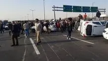 واژگونی کشنده حامل خودروهای صفر کیلومتر در بزرگراه آزادگان