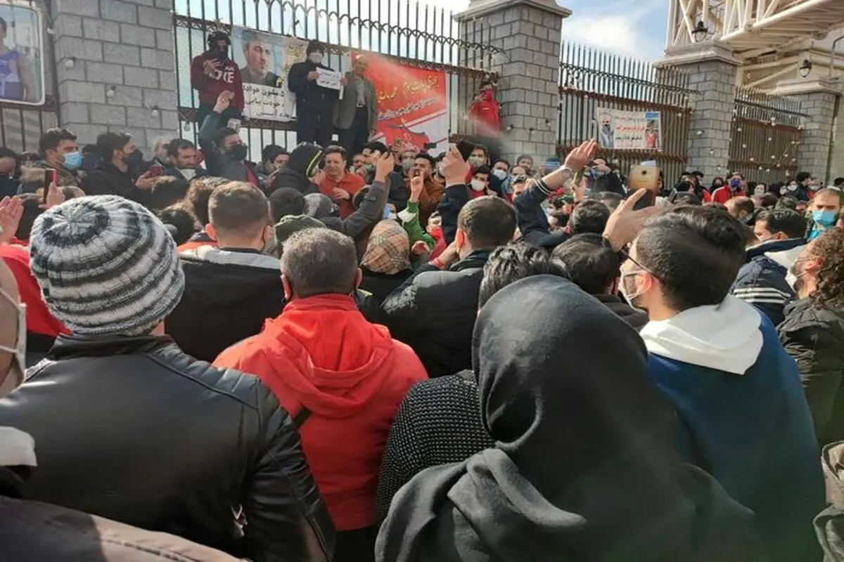 تجمع هواداران پرسپولیس مقابل مجلس
