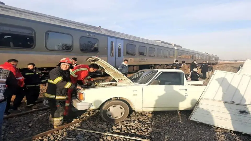 تصادف خون‌بار قطار با وانت در ورامین با 6 مصدوم