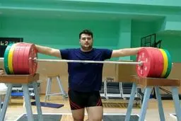 تمرین وزنه بردار ی در پارکینگ خانه