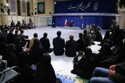 Leader receives families of Shah Cheragh martyrs