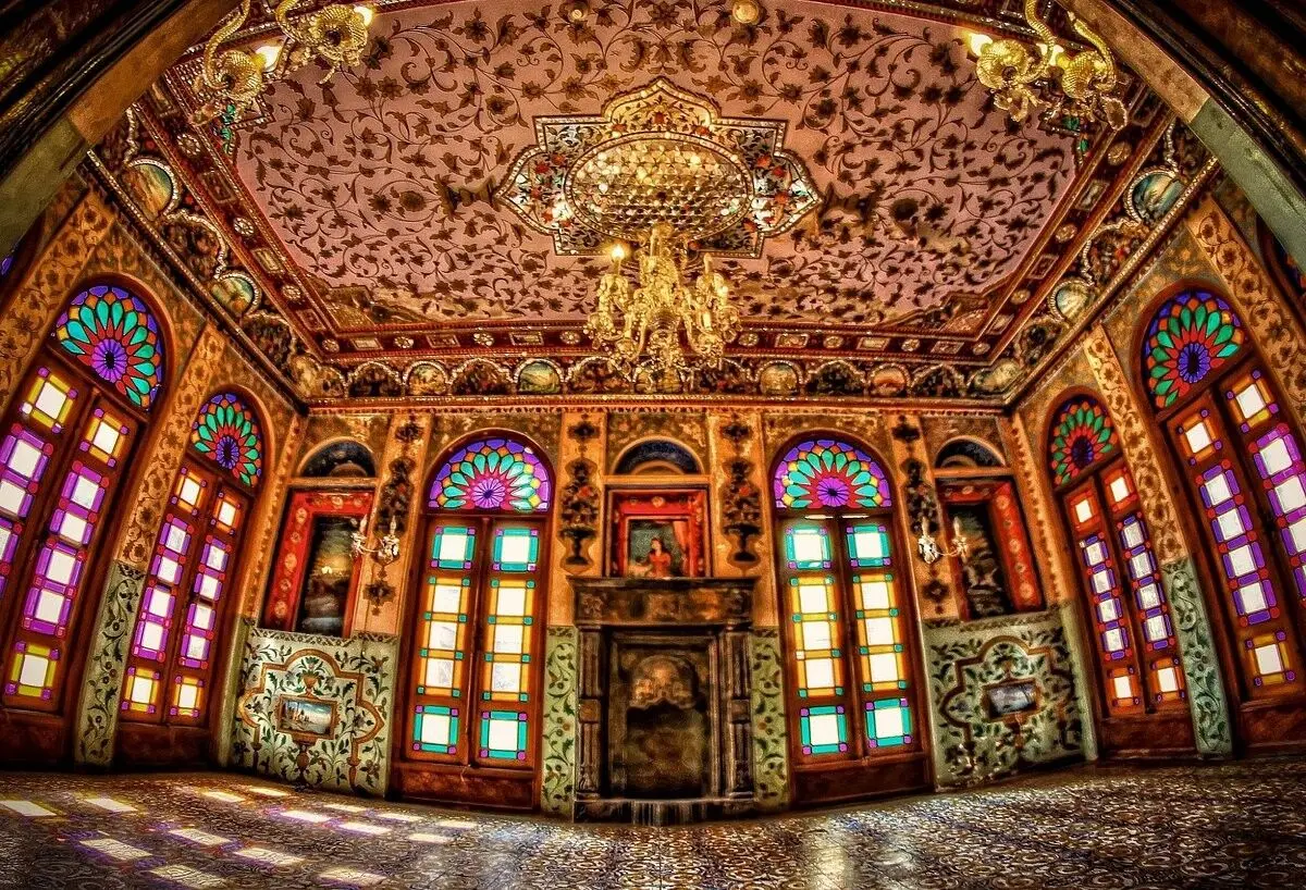 ۸۱ اینفلوئنسر خارجی از کاخ گلستان دیدار کردند