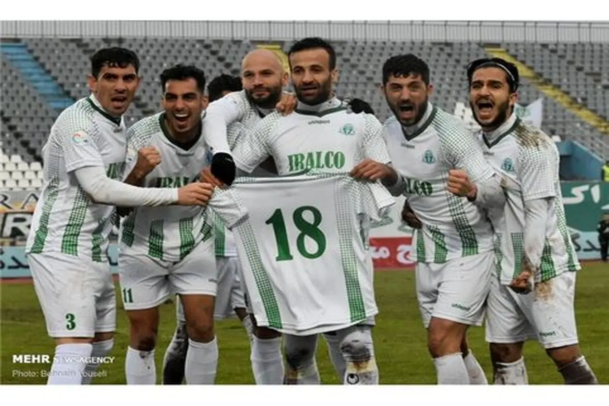 برد بزرگ آلومینیوم زیر باران اراک