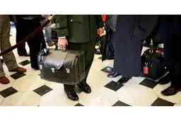 ترامپ &quot;کیف هسته‌ای&quot; را در مراسم تحلیف تحویل بایدن نخواهد داد