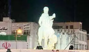 چند پرسش درباره مجسمه «زانوزنندگان‌»
