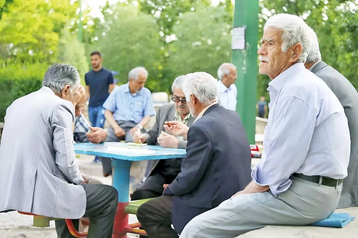 بازنشستگان دور میز معیشت

