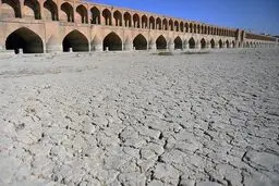 زاینده‌رودم من!  کش آمده‌ام از دریا تا برهوت