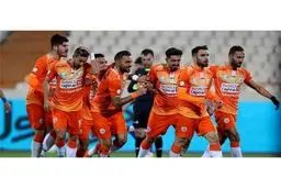 استقلال در آزادی یخ کرد