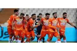 استقلال در آزادی یخ کرد