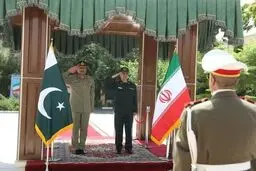 دیدار فرمانده ارتش پاکستان با سرلشکر باقری

