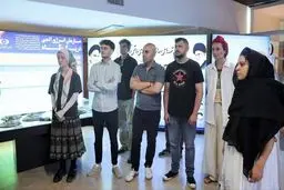 خبرنگاران خارجی از نمایشگاه دستاوردهای صنعت هسته‌ای بازدید کردند