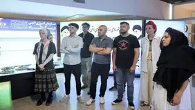 خبرنگاران خارجی از نمایشگاه دستاوردهای صنعت هسته‌ای بازدید کردند