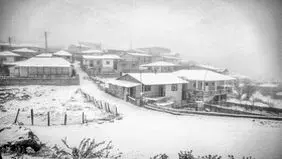 تصاویر زیبا از برف پاییزی در روستاهای کوهستانی ایران