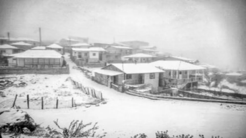 تصاویر زیبا از برف پاییزی در روستاهای کوهستانی ایران