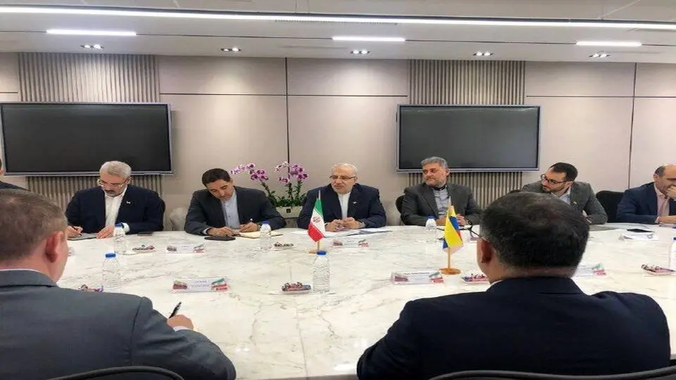 Iran oil minister discusses coop. with Venezuelan officials