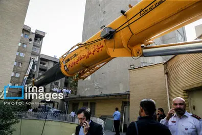  سقوط جرثقیل در خیابان حافظ