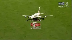 توپ ال‌کلاسیکو اینطور به استادیوم سانتیاگو برنابئو آورده شد + ویدیو