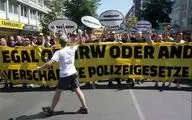 خشونت پلیس صدها معترض آلمانی را به خیابان‌ها کشاند