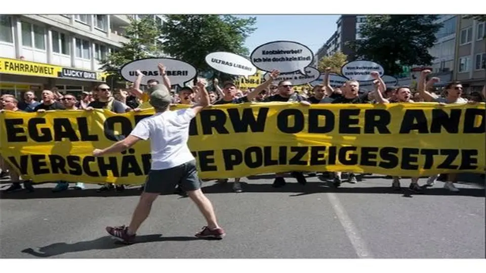 خشونت پلیس صدها معترض آلمانی را به خیابان‌ها کشاند
