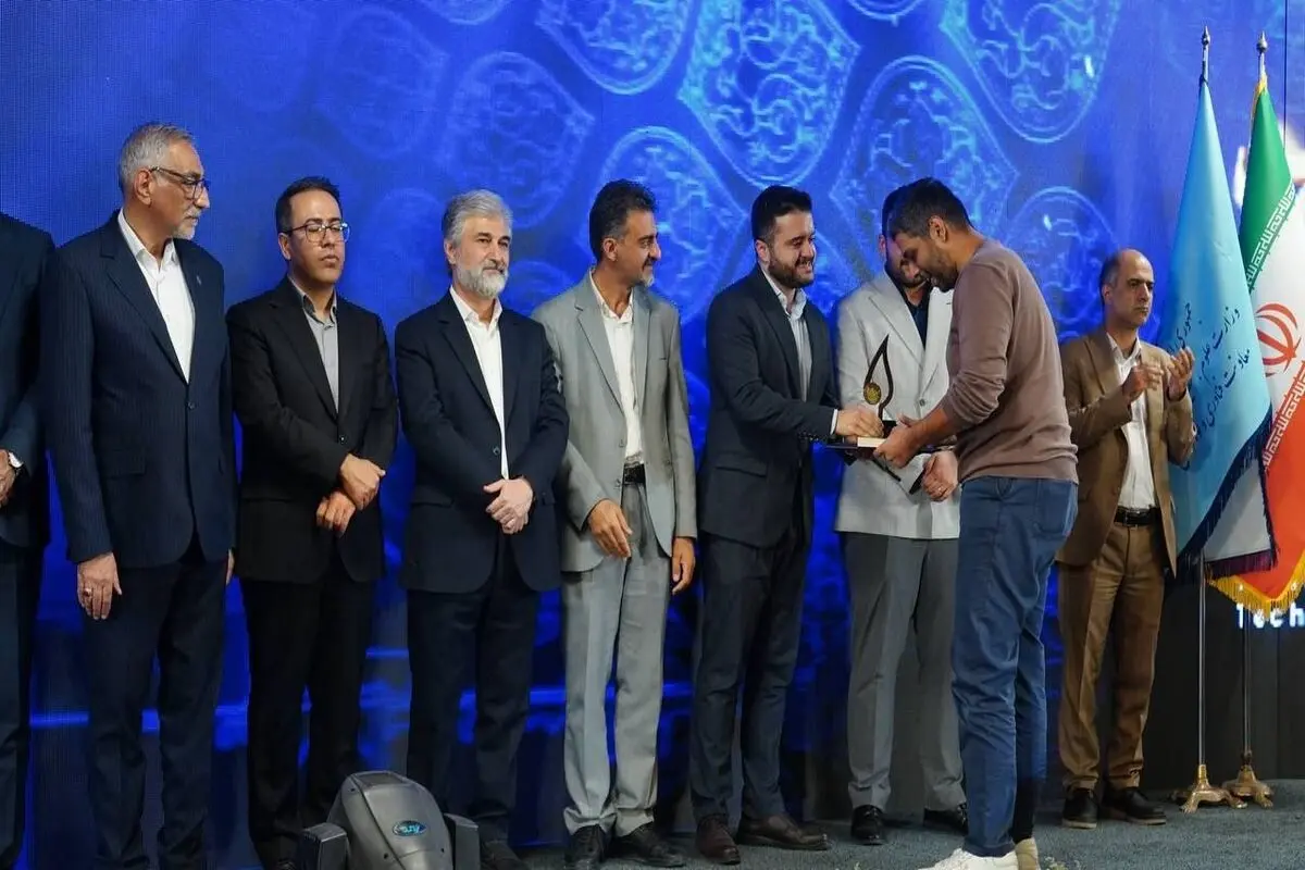 بیستمین جایزه پیروز اهدا شد