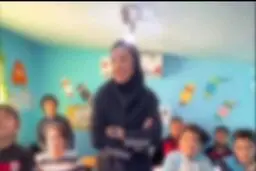 ممنوعیت فیلمبرداری معلم بلاگرها از دانش‌آموزان